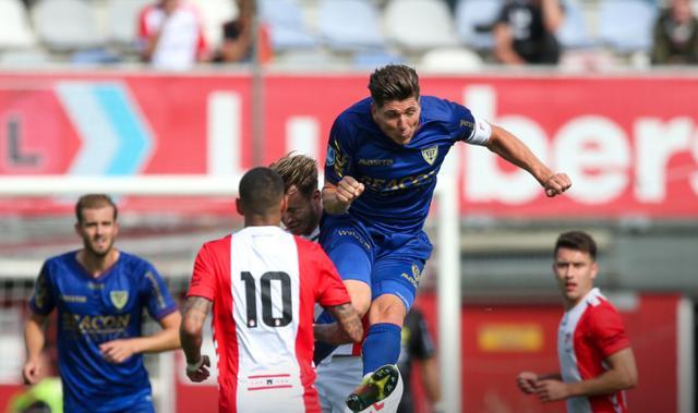 她能够在短 她能够在短